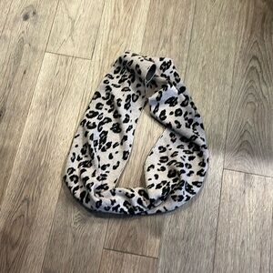 CALVIN KLEIN | leopard print infinity scarf